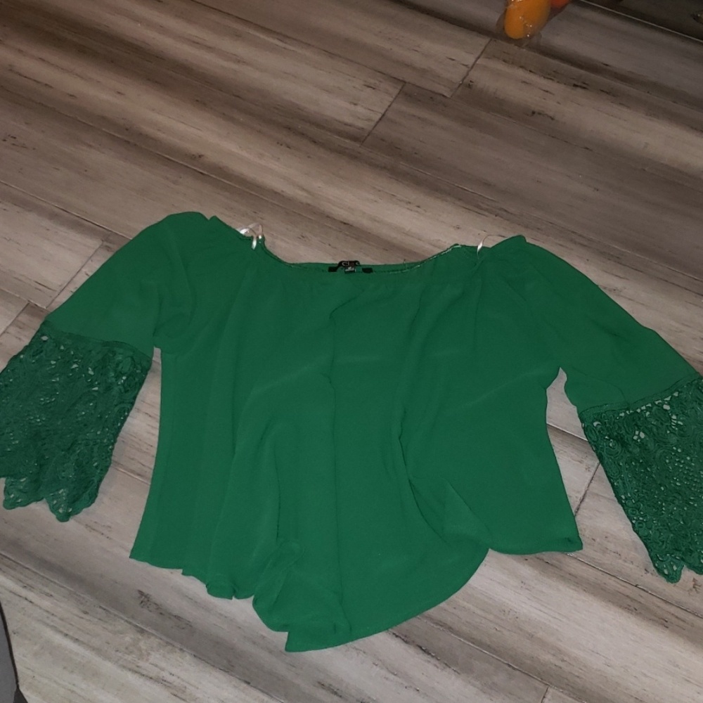 New! Off the shoulder top